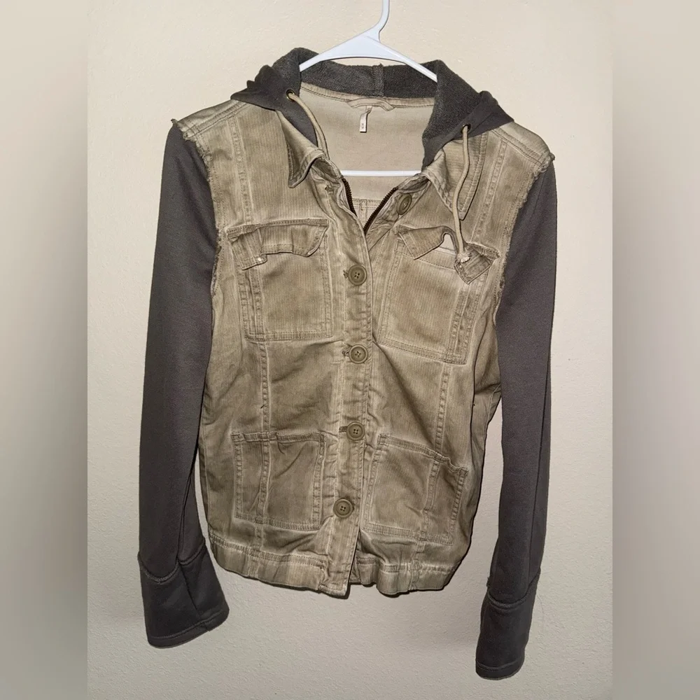 Free People Khaki Lightweight Jacket w/ Taupe Sleeves & Hoodie size Medium - Picture 1 of 2